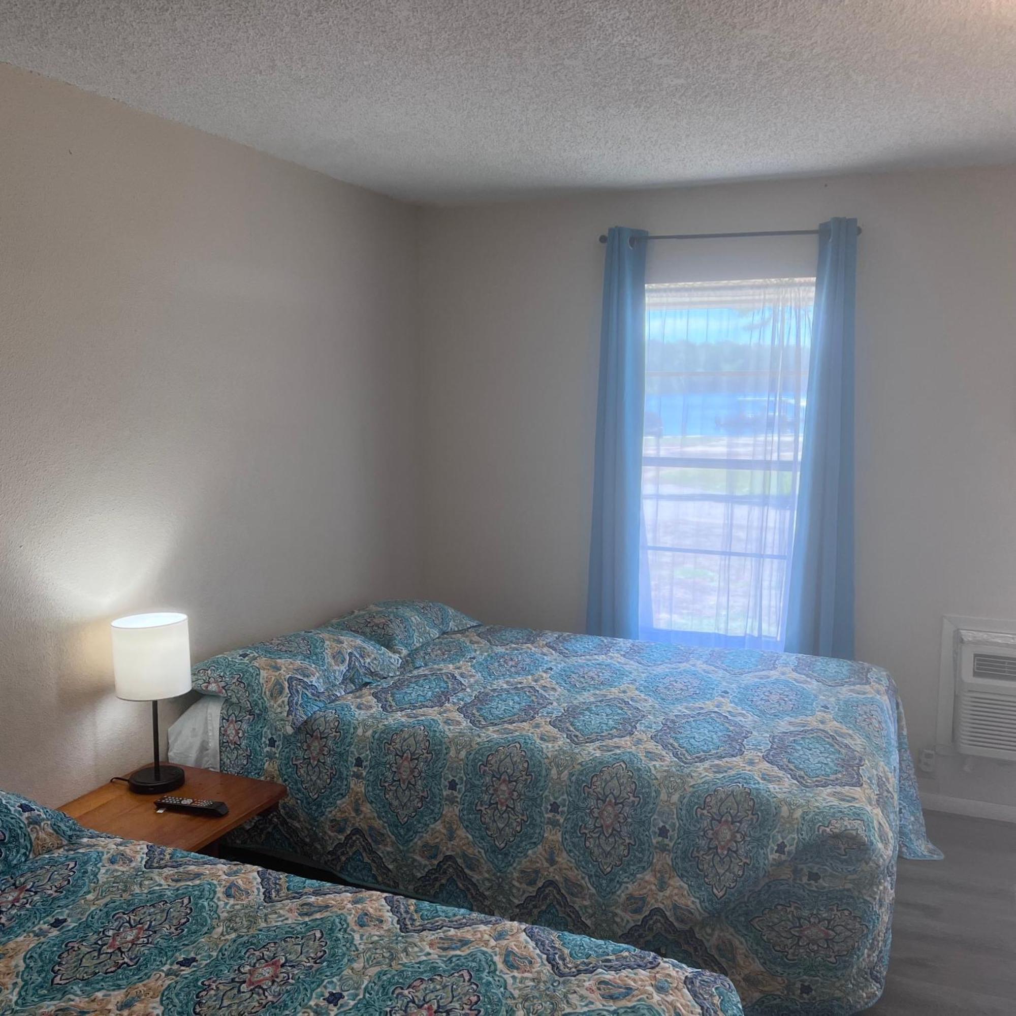 Alpine Lakeside Motel Room Backside Hemphill Esterno foto